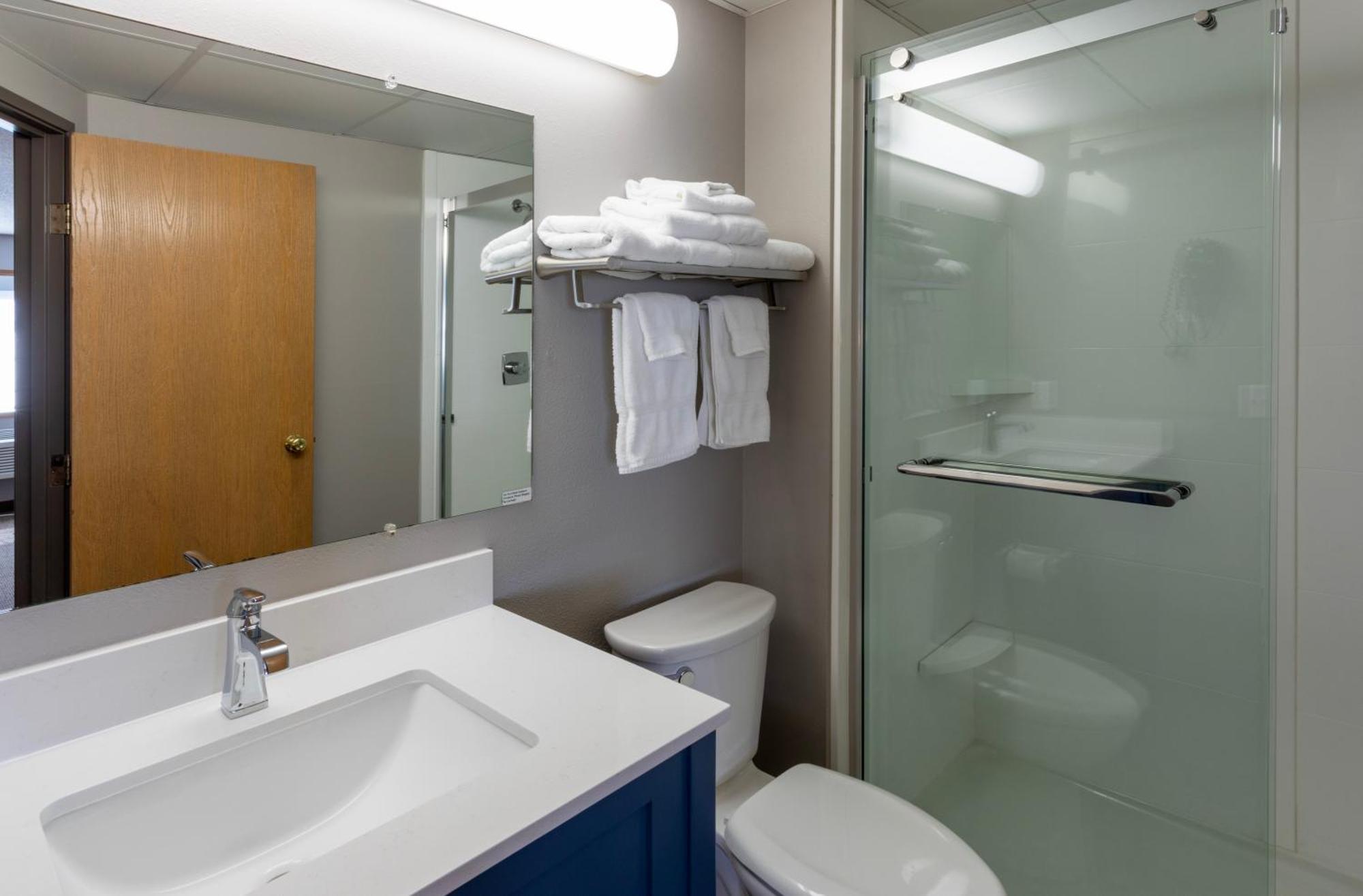 Paynesville Inn & Suites Bagian luar foto